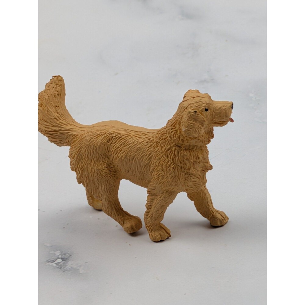 Safari LTD Golden Retriever Dog Solid Plastic Realistic Toy Animal Figure - Picture 2 of 6